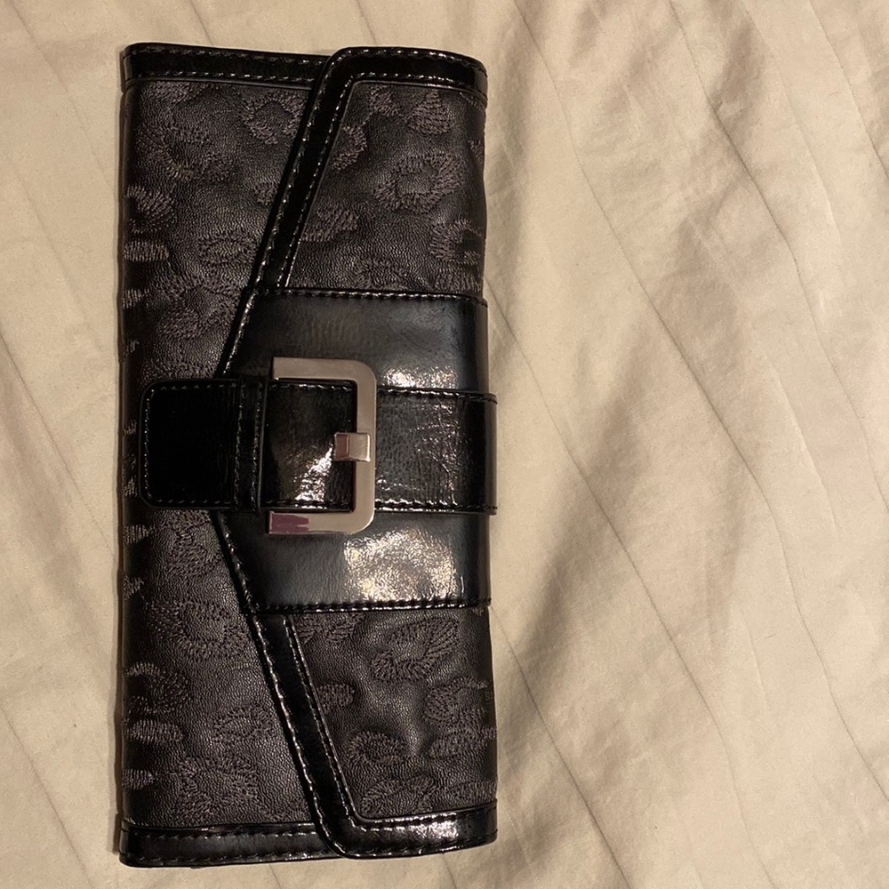 Black and silver Dana Buchman clutch. Brand new with tags